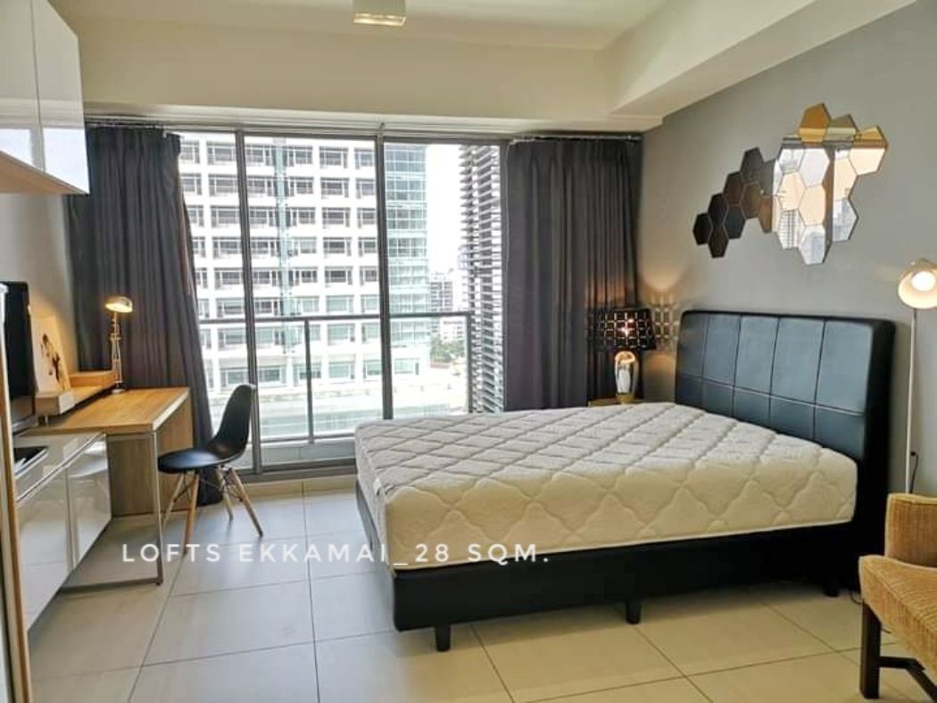 ให้เช่า คอนโด studio 1 bedroom The Lofts เอกมัย (เดอะ ลอฟท์ เอกมัย) 28 ตรม. near BTS Ekkamai in Sukh